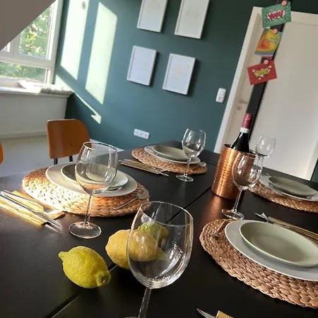 Ruhige Mit 2 Schlafzimmern Auf 80qm Appartamento